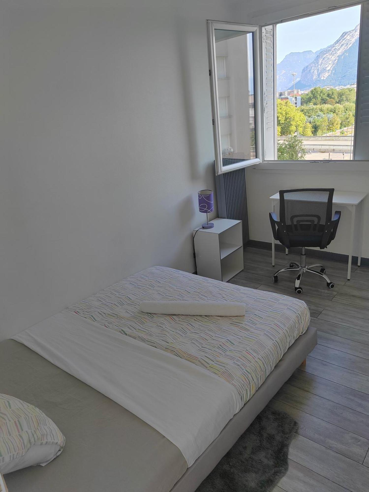Une Chambre Dans Appartement Partage, Grenoble A 8 Min Du Centre-Ville Luaran gambar
