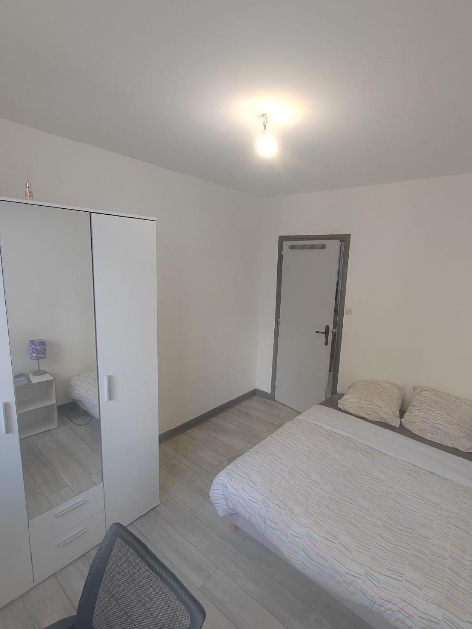 Une Chambre Dans Appartement Partage, Grenoble A 8 Min Du Centre-Ville Luaran gambar