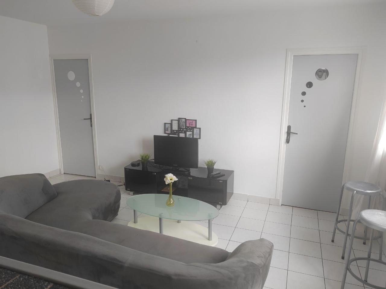 Une Chambre Dans Appartement Partage, Grenoble A 8 Min Du Centre-Ville Luaran gambar