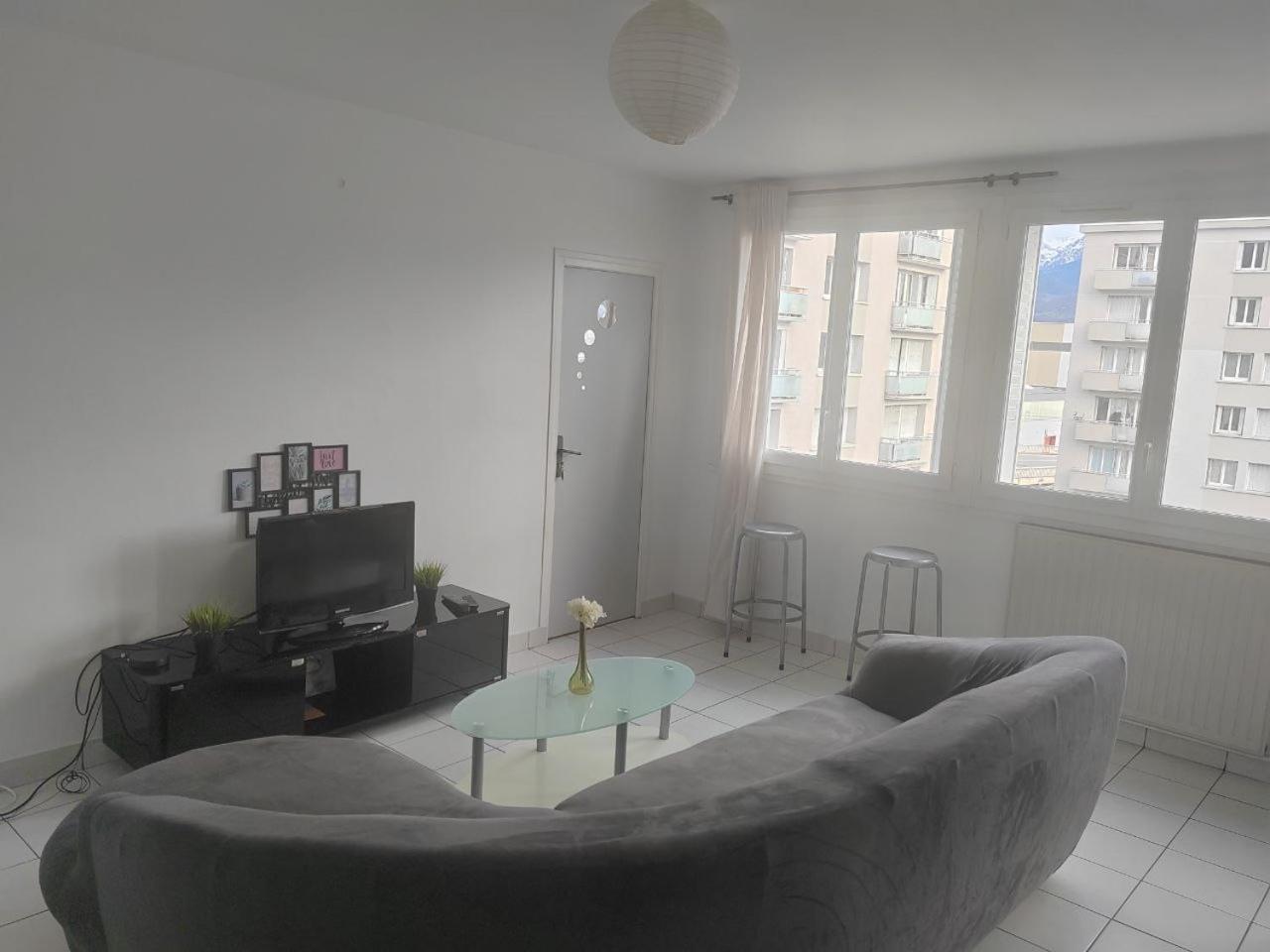 Une Chambre Dans Appartement Partage, Grenoble A 8 Min Du Centre-Ville Luaran gambar